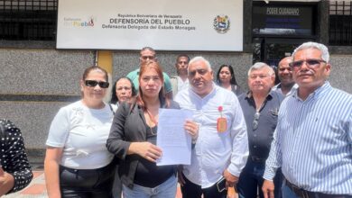 Trabajadores petroleros de Monagas entregan documento para exigir reivindicaciones laborales