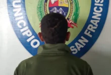 Detienen a un hombre con material estratégico y un arma blanca