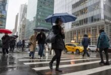 Tormenta en el noreste de Estados Unidos deja a miles sin luz y amenaza con graves inundaciones durante el fin de semana