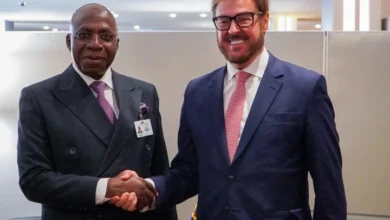 Angola y Venezuela revisan agenda de cooperación en materia energética y comercial