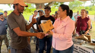 Comuna "Los Productores de Chaguaramal" rinde cuentas y beneficia a hogares con entrega de luminarias en Piar