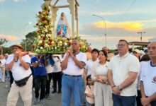 Alcalde Oscar Cedeño, junto a su núcleo familia, acompañó la multitudinaria peregrinación que arriba a un cuarto de siglo de tradición, uniendo al pueblo zamorano en oración y agradecimientos