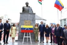 Delegación venezolana honra a Simón Bolívar en Paramaribo y concreta acuerdos estratégicos con Surinam