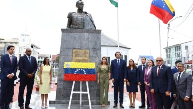 Delegación venezolana honra a Simón Bolívar en Paramaribo y concreta acuerdos estratégicos con Surinam