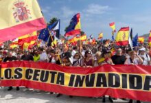 Más de mil personas marchan en la frontera de Ceuta para protestar contra la crisis migratoria