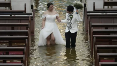 Pareja en Filipinas se casa en una iglesia inundada y se vuelve viral (+Fotos)