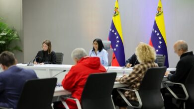 Delcy Rodríguez busca consensos laborales con sindicatos y empresas