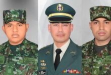 Tres soldados colombianos fallecen tras atentado del ELN con drones explosivos contra un batallón