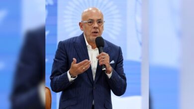 Jorge Rodríguez anuncia la firma de 50 contratos petroleros