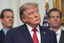 Cadenas de EE.UU. suspenden cobertura de actos de Trump por veto a CNN y Político