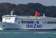 Naufraga un barco de pasajeros en Indonesia y deja a 130 personas desaparecidas