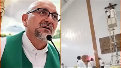 Reinstalan la cruz que cayó sobre sacerdote que le provocó la muerte durante una misa en Ecuador