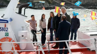Susto en Asturias: Letizia resbala y cae a bordo de una embarcación pesquera