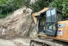 Avanzan labores de rehabilitación en la carretera nacional Maracay-Choroní tras derrumbes