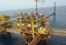 Huracán Isaías frena el 62% de la producción petrolera en el Golfo de México
