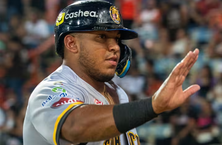 Caracas se impone a Zulia con un rally de cinco carreras en el primer inning