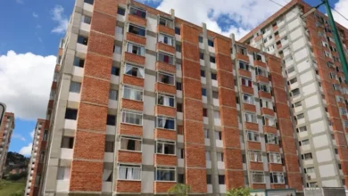 Caracas: Entregan viviendas a más de 30 familias afectadas por sismo