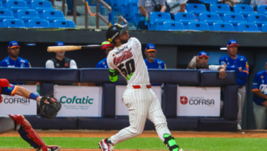 Leones del Caracas vence a Tiburones de La Guaira