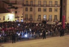 Miles de portugueses protestan frente al Parlamento por la crisis de la vivienda
