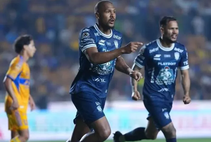 Salomón Rondón marca doblete y logra empate agónico del Pachuca