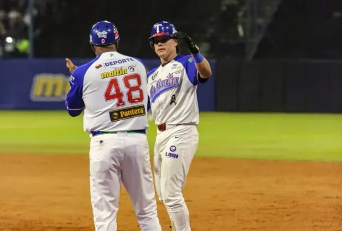 Tiburones de La Guaira vencen a los Leones en un duelo de bateo