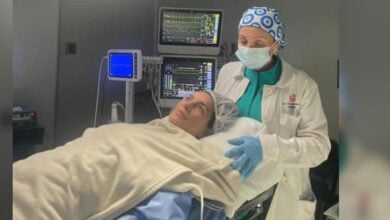 La cantante Karina se recupera tras ser operada de las cuerdas vocales