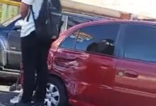 Reportan colisión múltiple de cuatro vehículos frente al Humnt