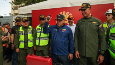 Cabello supervisa la demolición de un edificio en riesgo en La Guaira