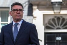 Primer ministro británico sugiere almacenar agua y comida enlatada ante emergencias