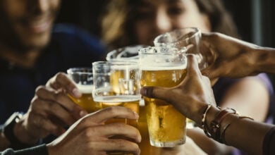Revelan cómo el consumo excesivo de alcohol daña el cerebro
