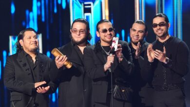 Fuerza Regida y Bad Bunny arrasan en los Premios Billboard de la Música Latina