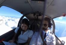 Piloto sorprende a su enamorada con una propuesta de noviazgo en pleno vuelo