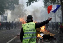 Francia decreta toques de queda por protestas mientras la tensión preocupa a Italia
