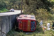 Cinco venezolanos mueren y 64 resultan heridos en volcamiento de autobús en Colombia